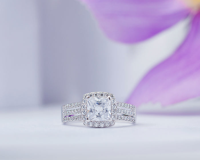 18Karat Gold Engagement Ring