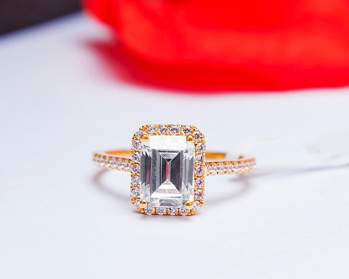 18Karat Gold Engagement Ring