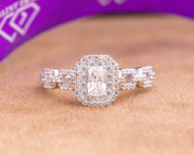 18Karat Gold Engagement Ring