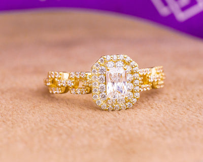 18Karat Gold Engagement Ring