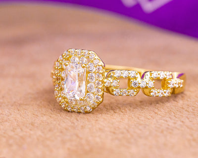 18Karat Gold Engagement Ring