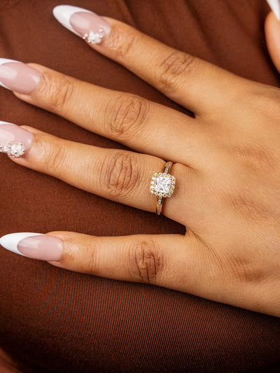 Ebony 18Karat Yellow Gold Engagement Ring