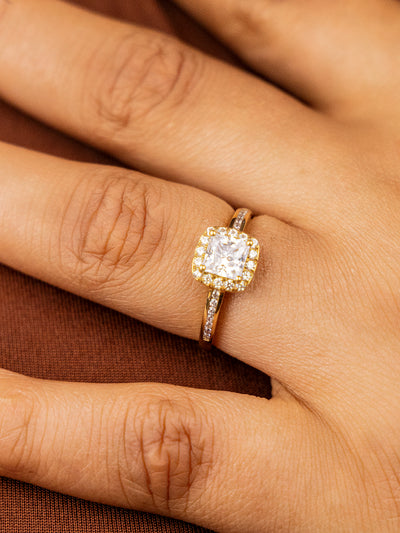 Ebony 18Karat Yellow Gold Engagement Ring