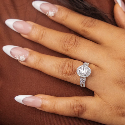 Etoro Oval 18Karat White Gold Engagement Ring