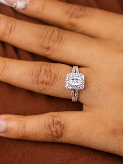 Farah Emerald 18Karat White Gold Engagement Ring