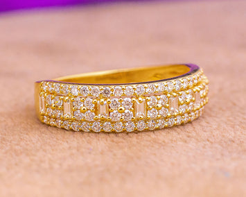 Kasandra 18Karat Yellow Gold Diamond Wedding Band