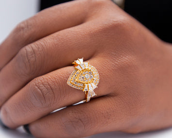 Toke 18Karat Yellow Gold VS Diamond Engagement ring